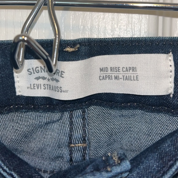 Levi’s Capris - Picture 5 of 5
